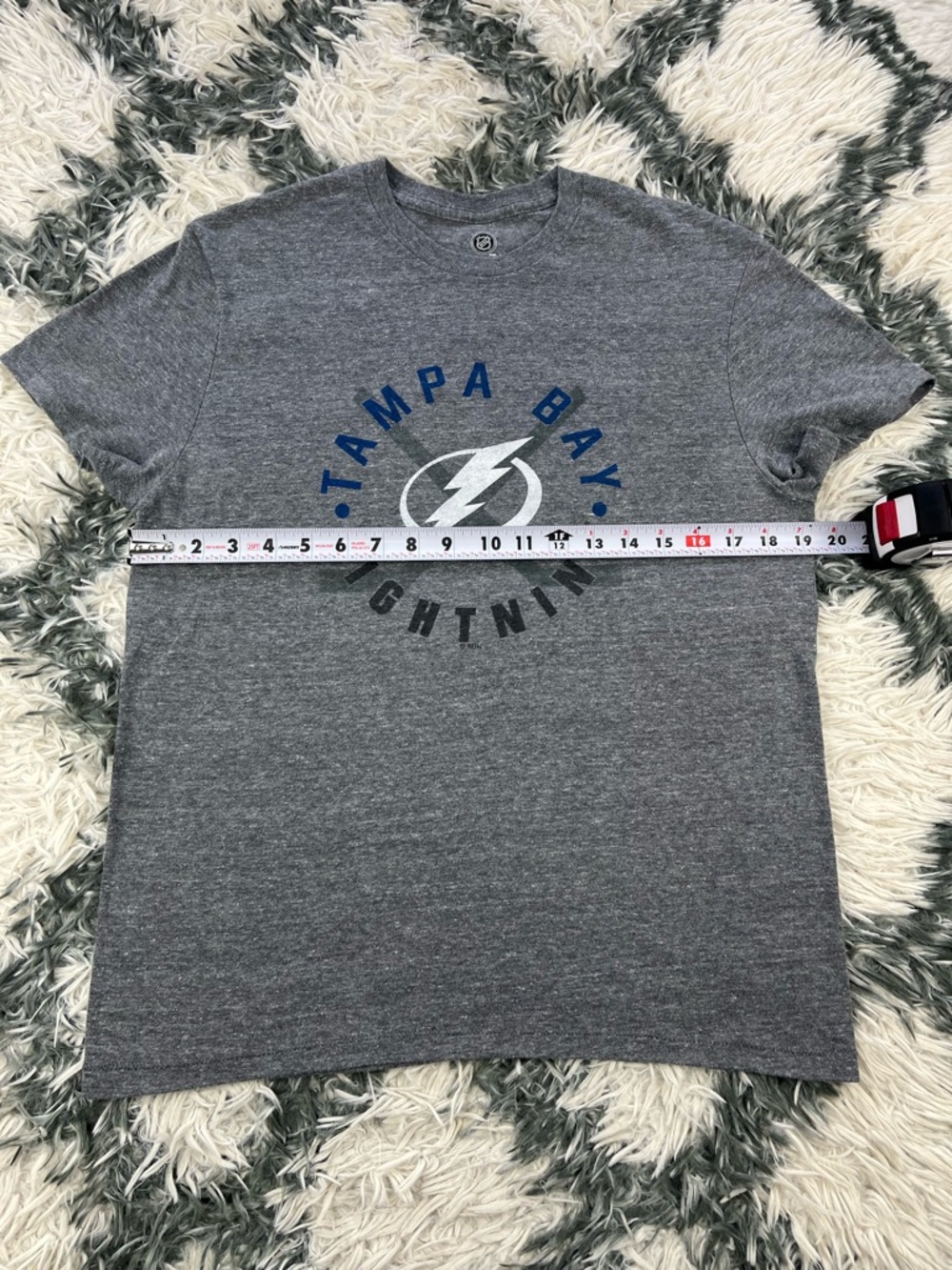 NHL Men’s Gray Tampa Bay Lightning T-shirt size Medium - Picture 6 of 8